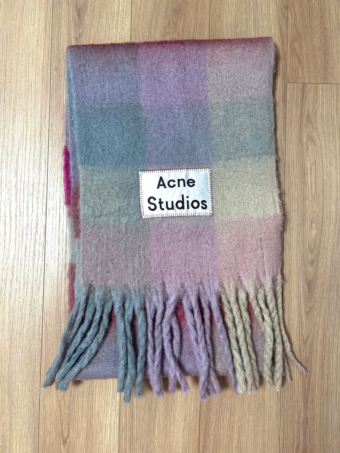 아크네스튜디오 머플러 상품이미지1