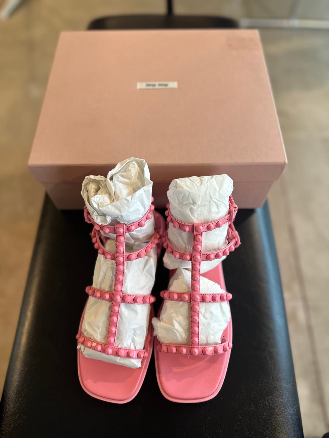 미우미우 스터드 글리에이터 샌들 상품이미지2