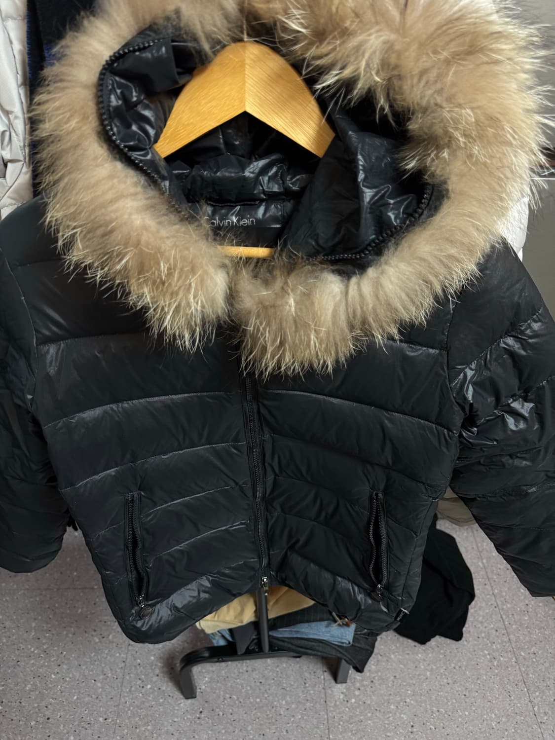 캘빈 클라인 퍼패딩 판매합니다 상품이미지1