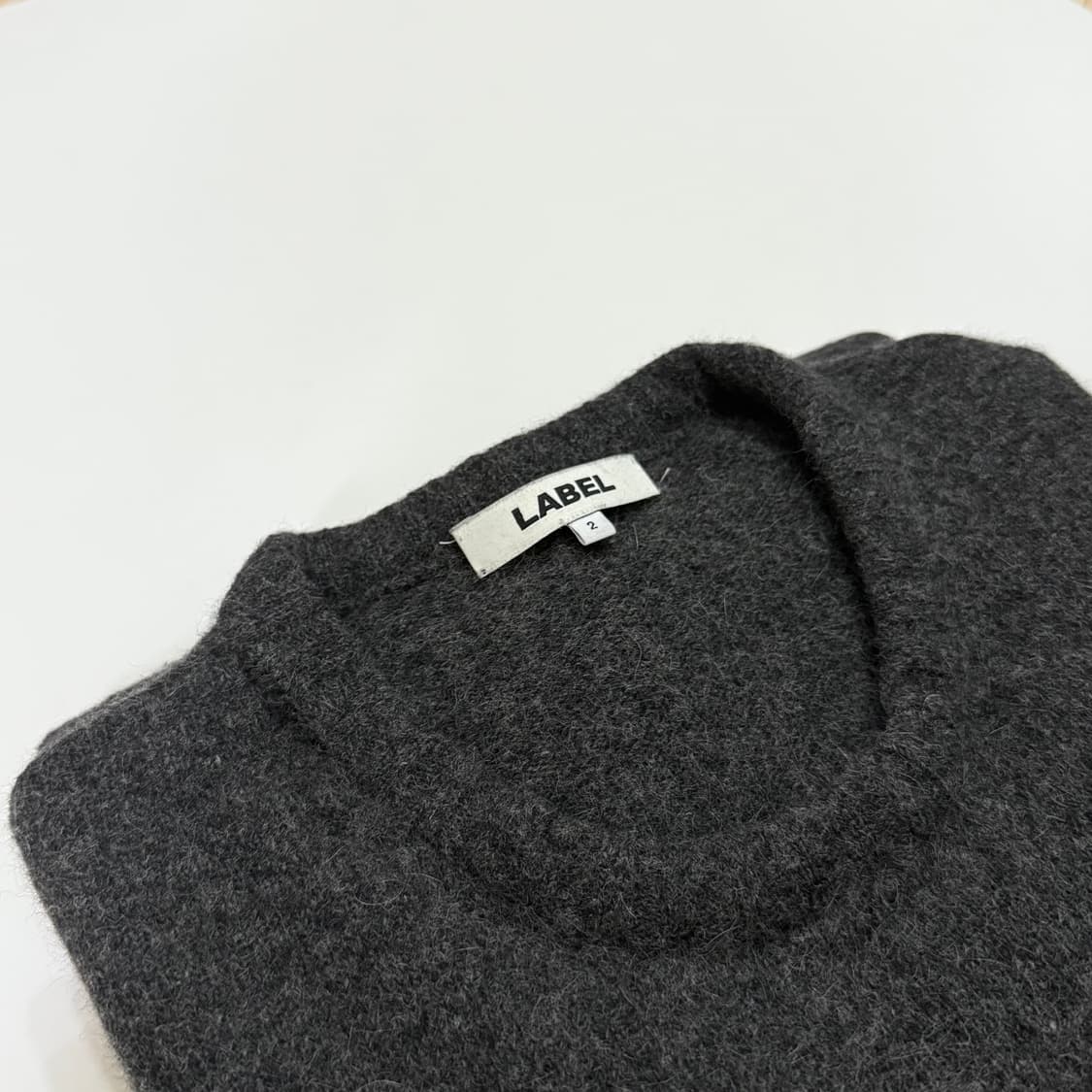 라벨아카이브 크루넥 스웨터 니트 차콜 2사이즈 상품이미지5
