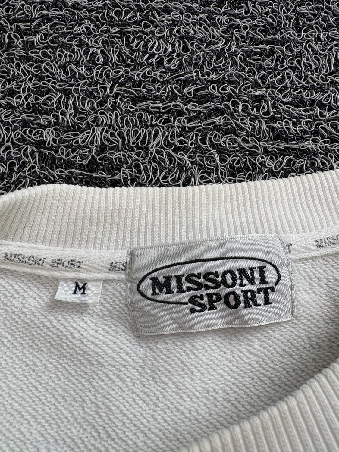 00s 미쏘니 아카이브 빅로고 크루넥 스웻 셔츠 4135 상품이미지4