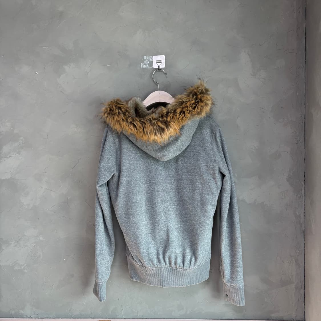 후아유 울프조 후드집업 그레이 상품이미지4