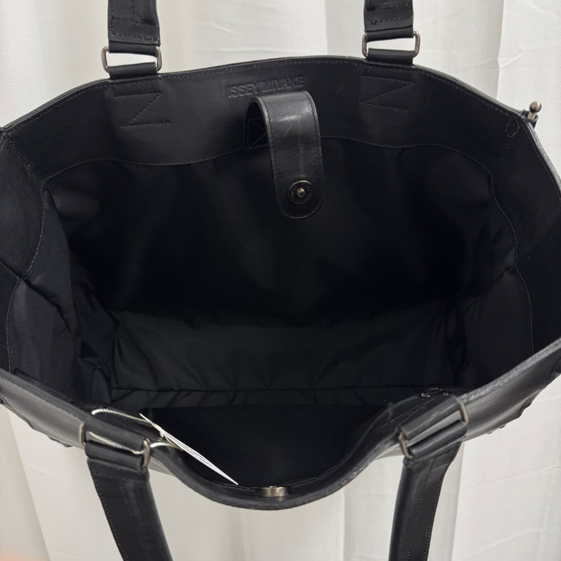 이세이 미야케 레더 힌지 토트백 상품이미지4