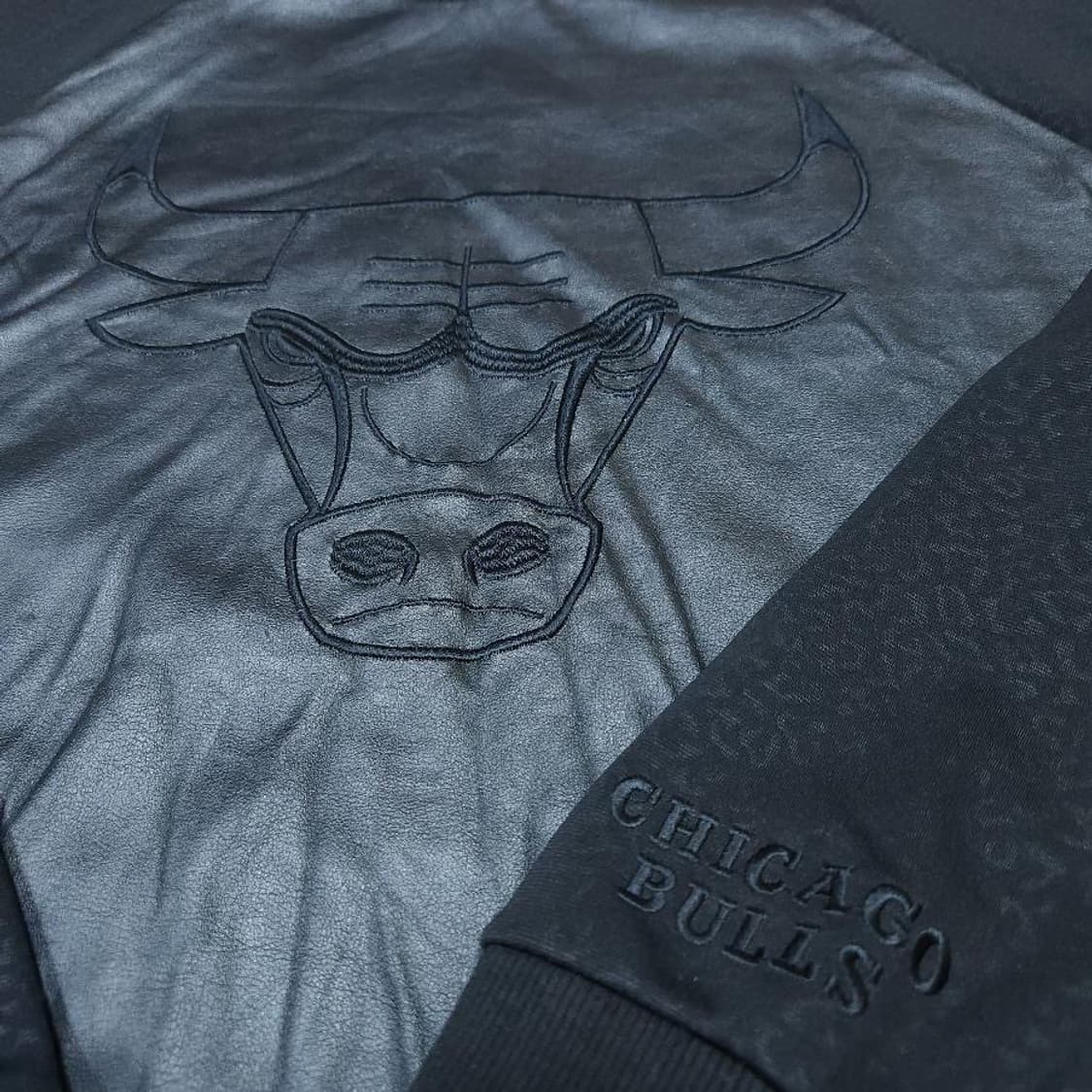 NBA 시카고 불스 가죽 배색 맨투맨 상품이미지3