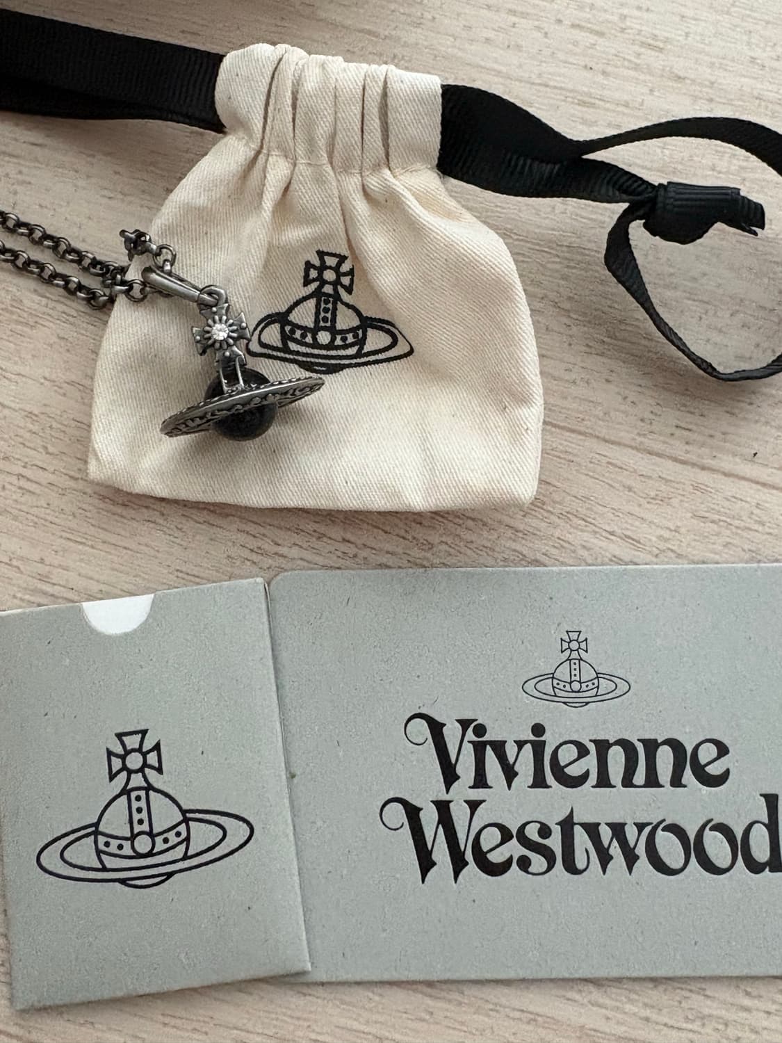 비비안 웨스트우드 블랙 ORB 팬던트 목걸이(풀박) 상품이미지1