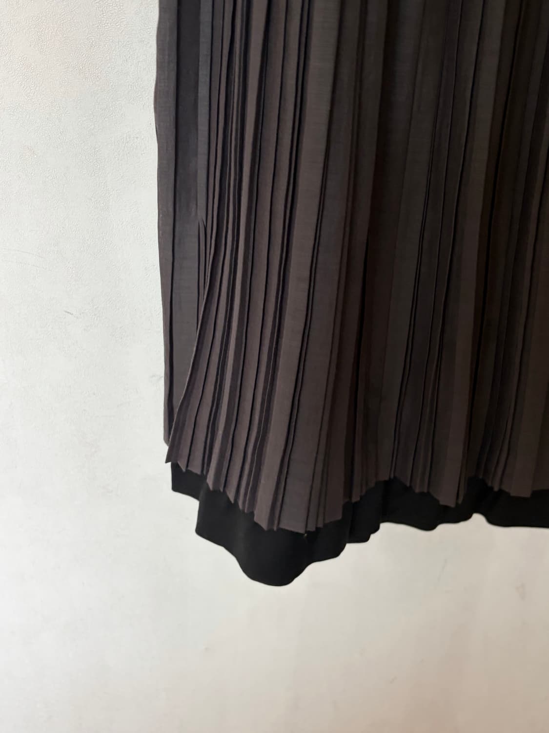 NICE CLAUP 나이스클랍 버튼 플리츠 원피스 상품이미지4