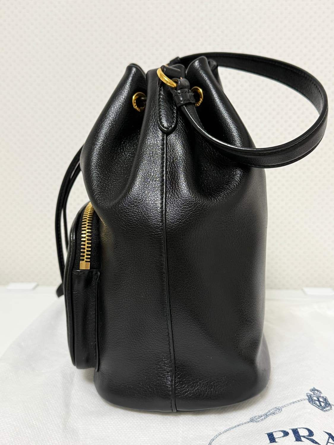 프라다 가죽 버킷 백 상품이미지6