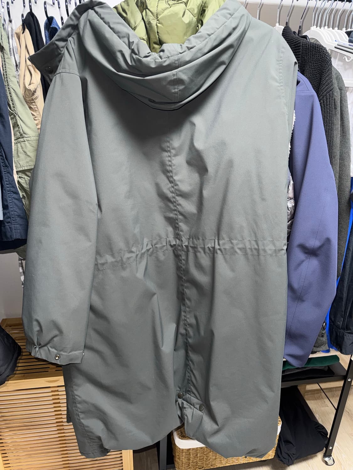 유니클로x엔지니어드가먼츠 퍼프테크 후드코트 상품이미지2