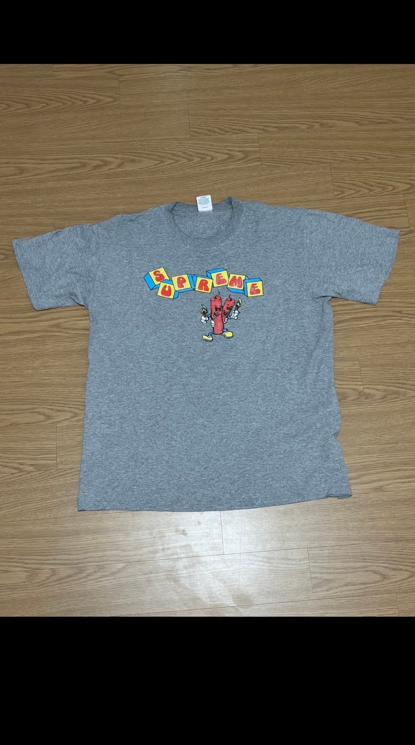 슈프림 다이너마이트 회색 반팔 티셔츠 팝니다 상품이미지1