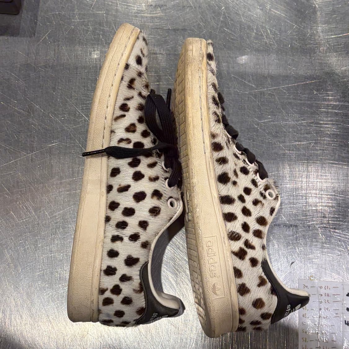 adidas 아디다스 샘스미스 레오파드 털 스니커즈 245 상품이미지6
