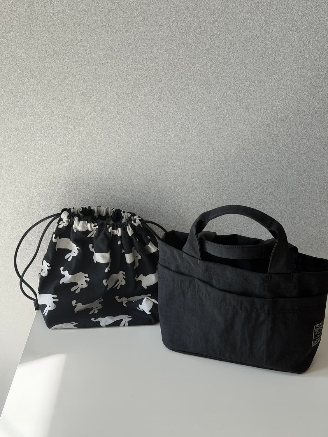 키티버니포니 이지 블랙 스몰 그라운드백 + 파우치  상품이미지1