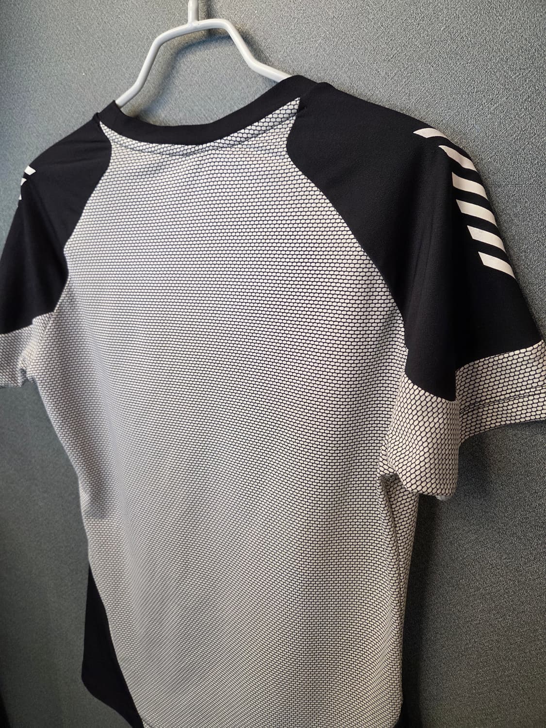 데상트 기능성반팔 상품이미지7