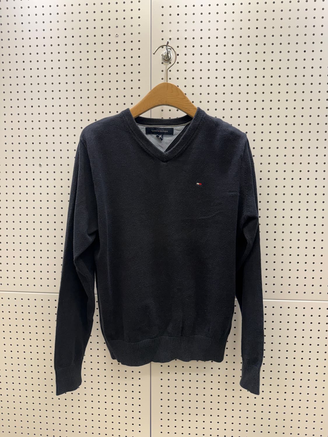 타미힐피거 브이넥 니트 스웨터 U1210 상품이미지2