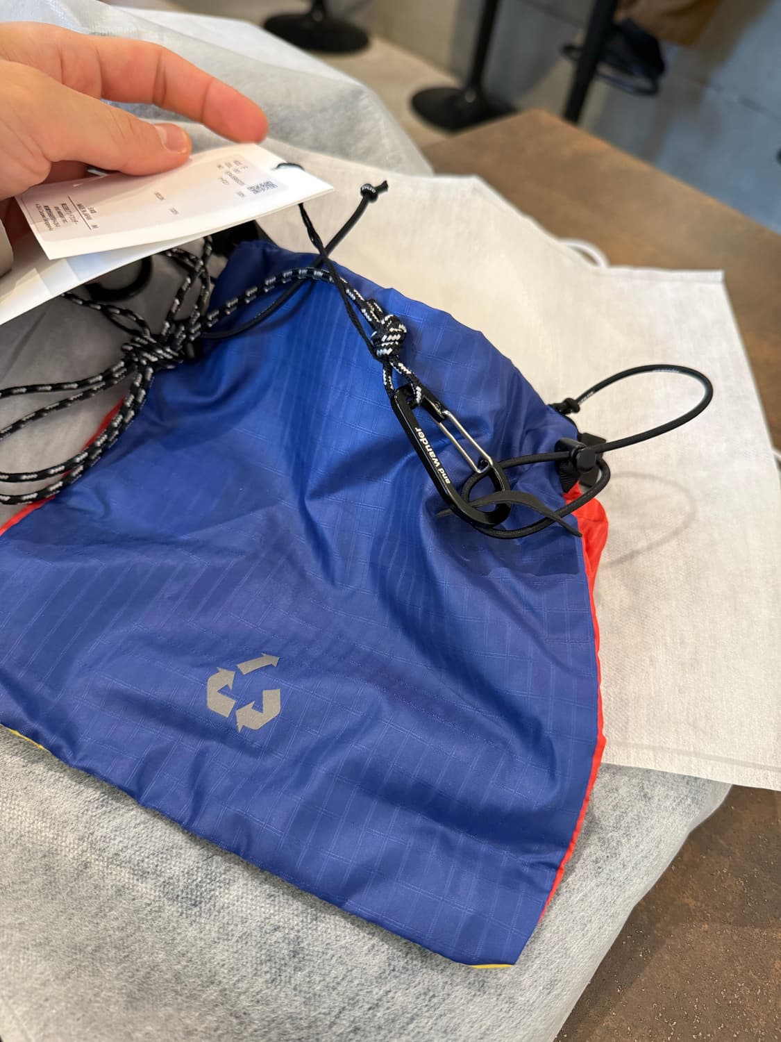 앤드원더 크로스 백 오사카 미나미센바점  텍 달린 새상품 앞에는 빨강 뒤 상품이미지4