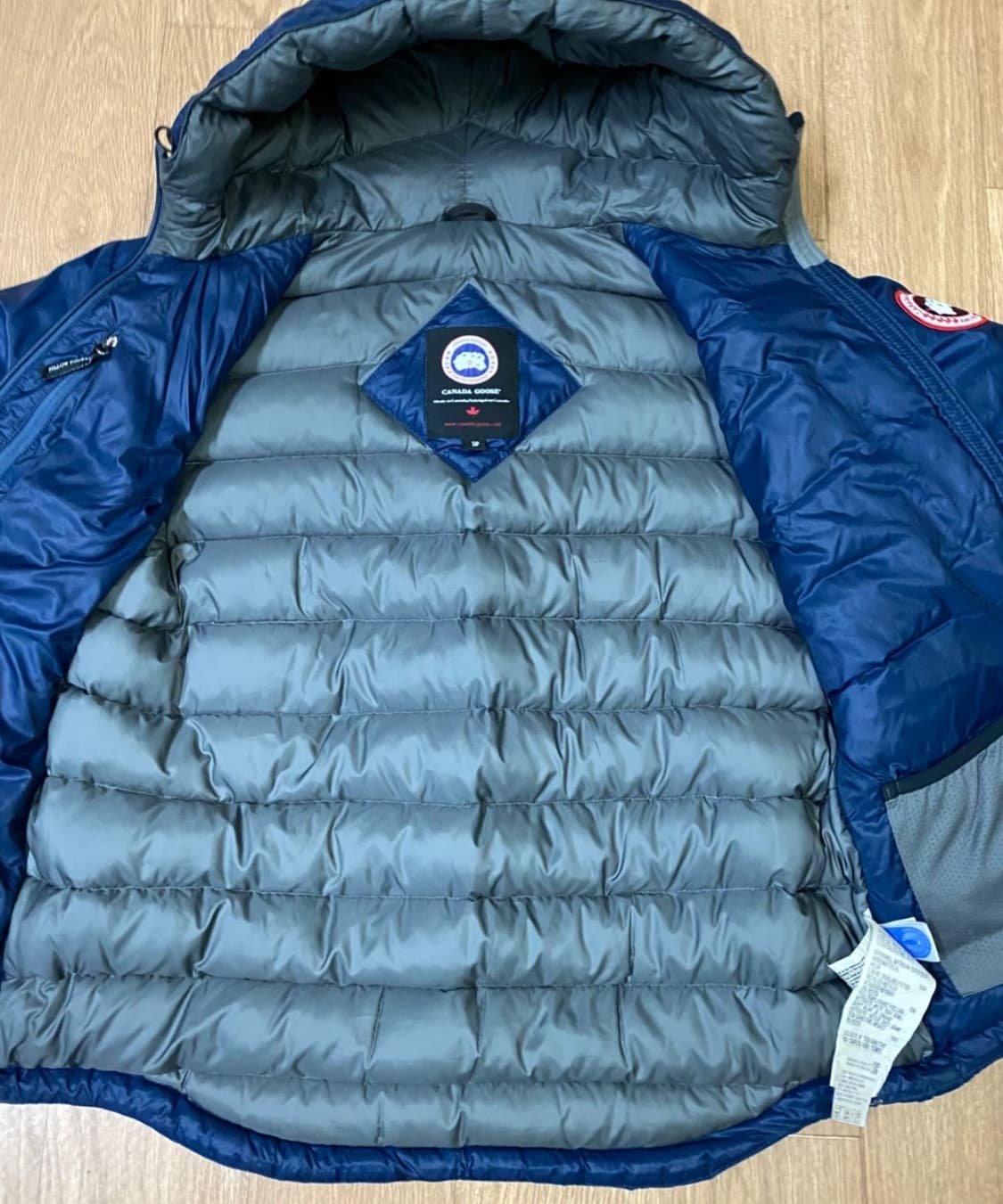 캐나다구스 네이비 패딩 후드 자켓 S사이즈입니다. 상태 좋은 제품이고,  상품이미지5