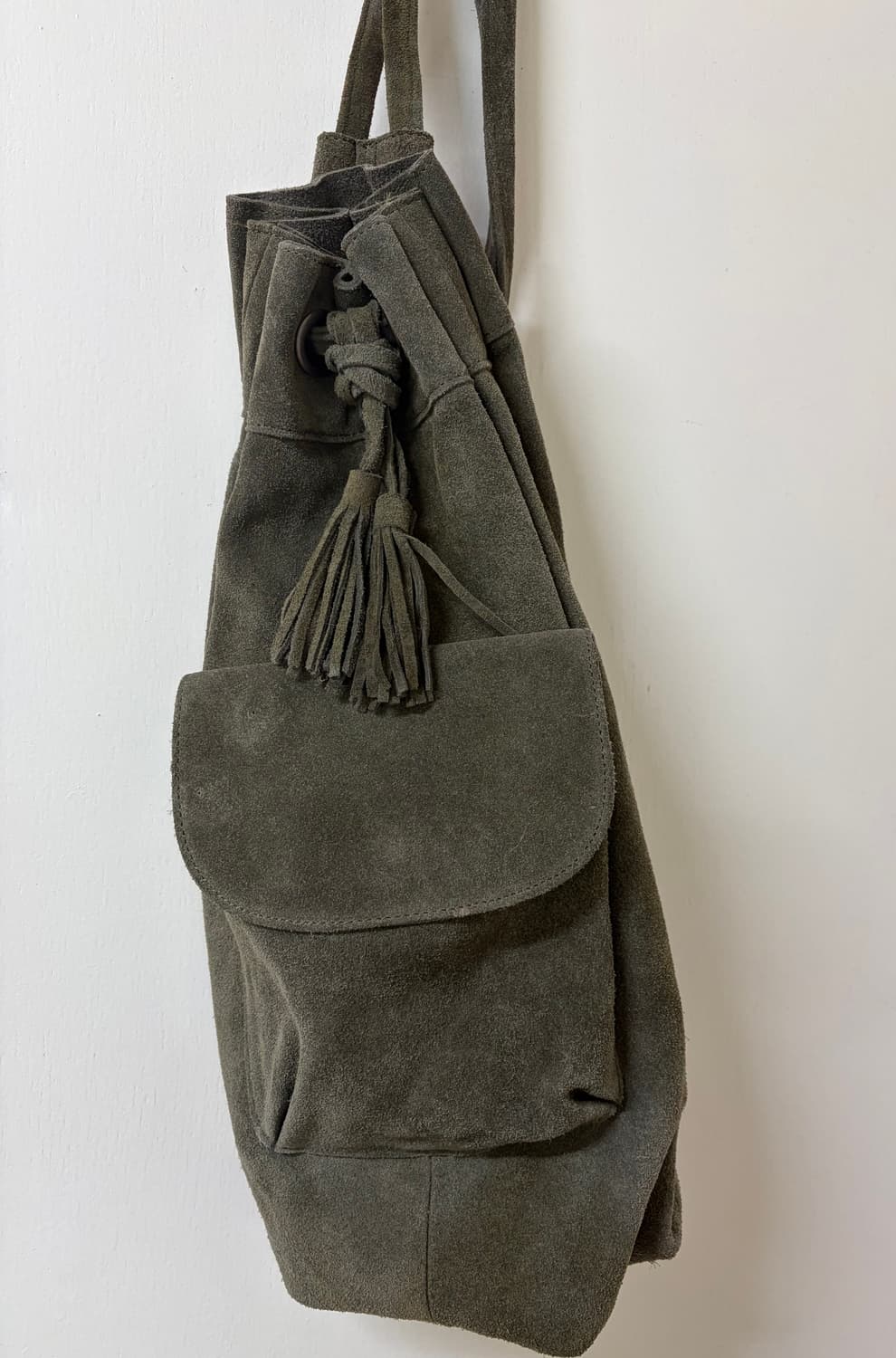 카키 스웨이드 백 상품이미지1