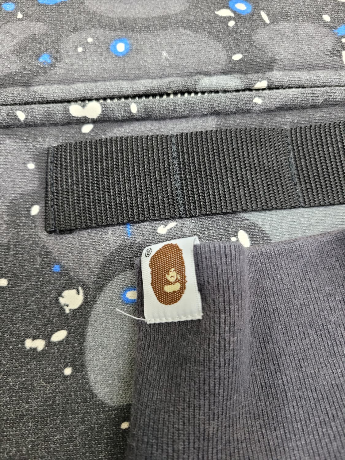 BAPE 베이프 스페이스 야광 샤크 후드 집업 / 남 L

 상품이미지6