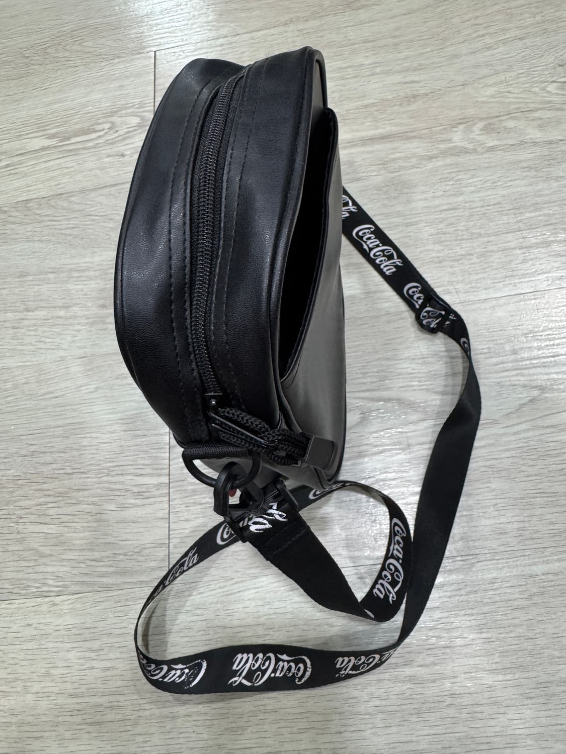 코카콜라 에나멜 크로스백 가방 굿즈 상품이미지4