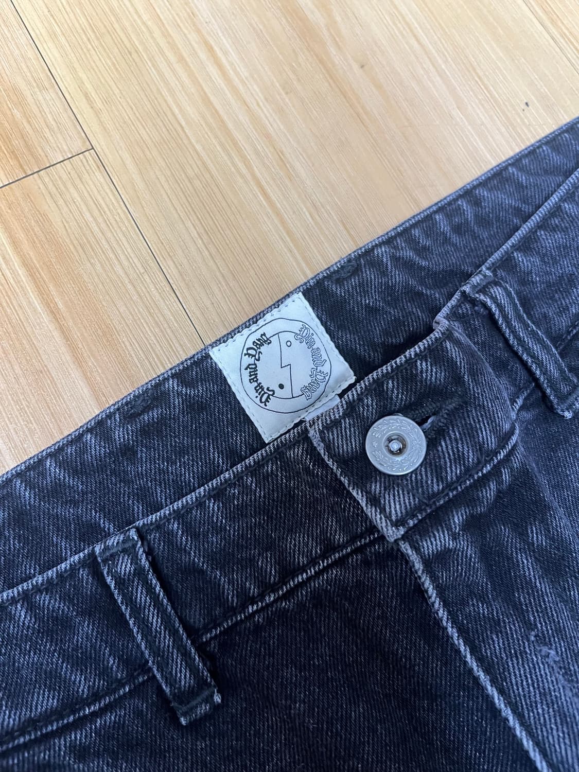 yin and yang 블랙 워크팬츠 M 팝니다.  상품이미지2