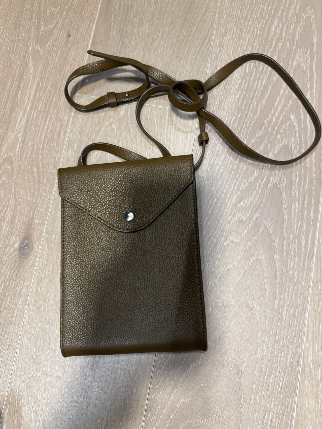 프랑스 패션 브랜드 르메르(Lemaire)의 엔벨로프 위드 스트랩(Env 상품이미지1