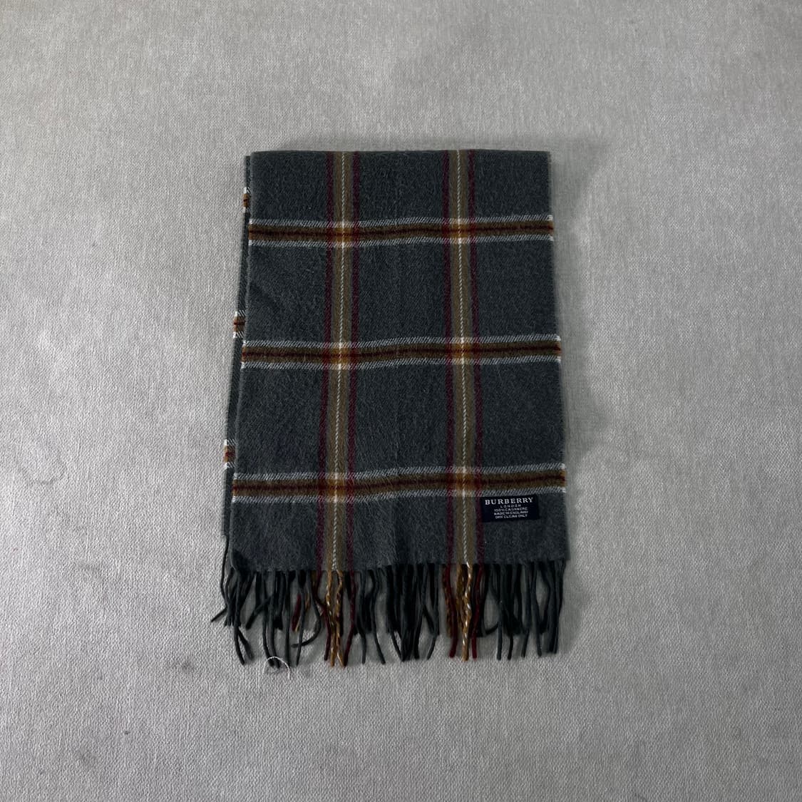 버버리 노바체크 캐시미어 차콜 머플러 상품이미지2