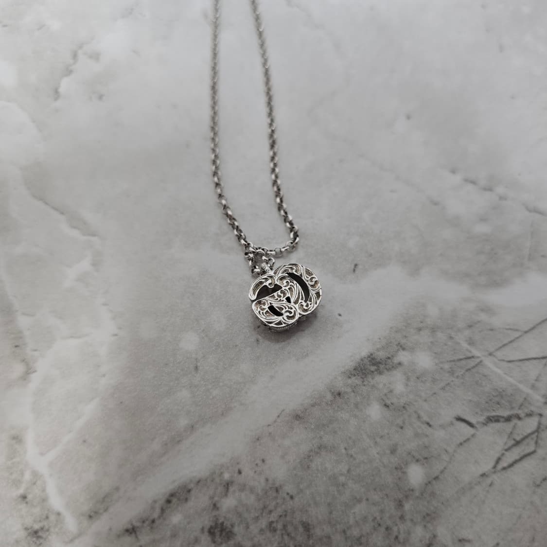 구찌 GG 로고 실버 목걸이 판매 상품이미지3