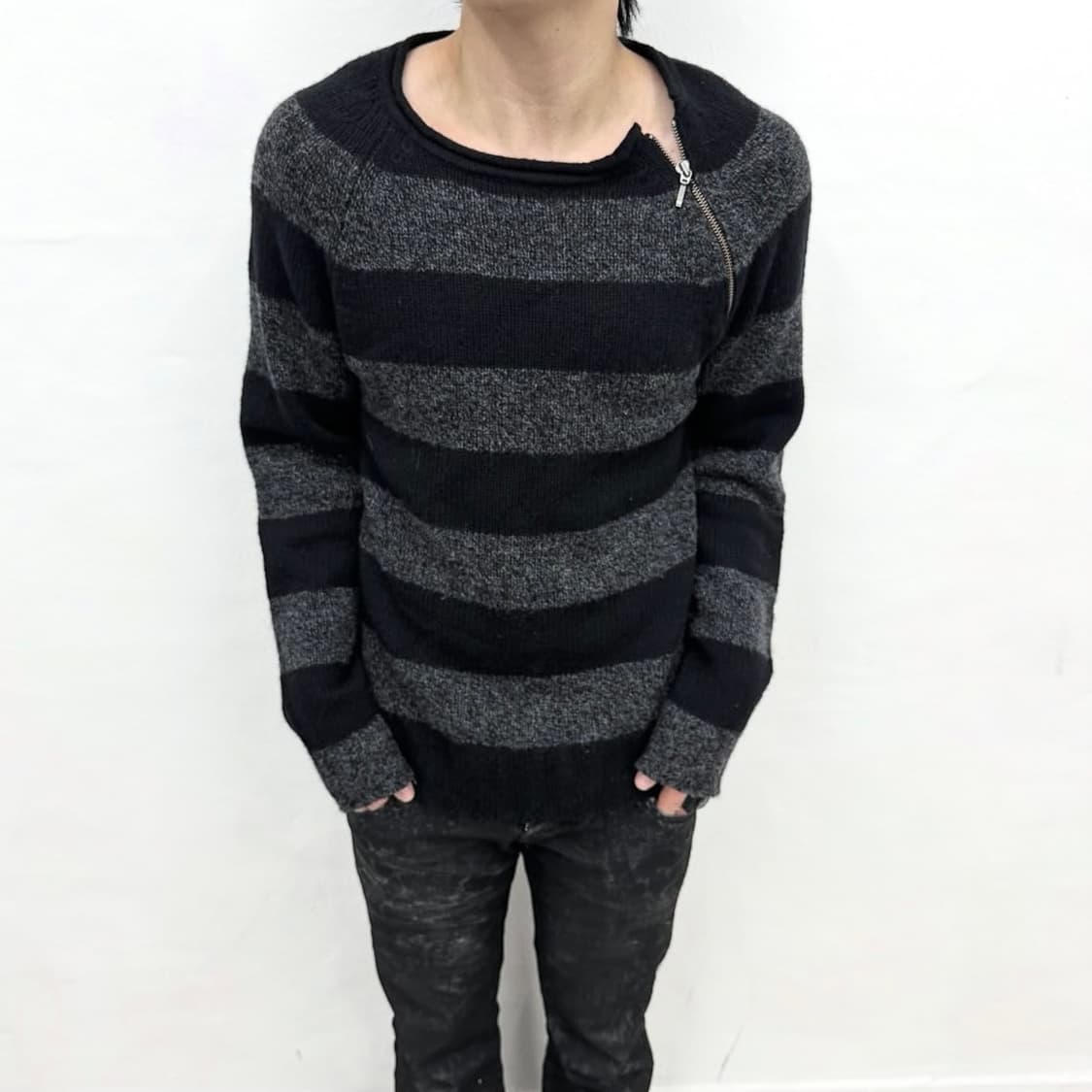 Zip detail stripe knit 상품이미지1