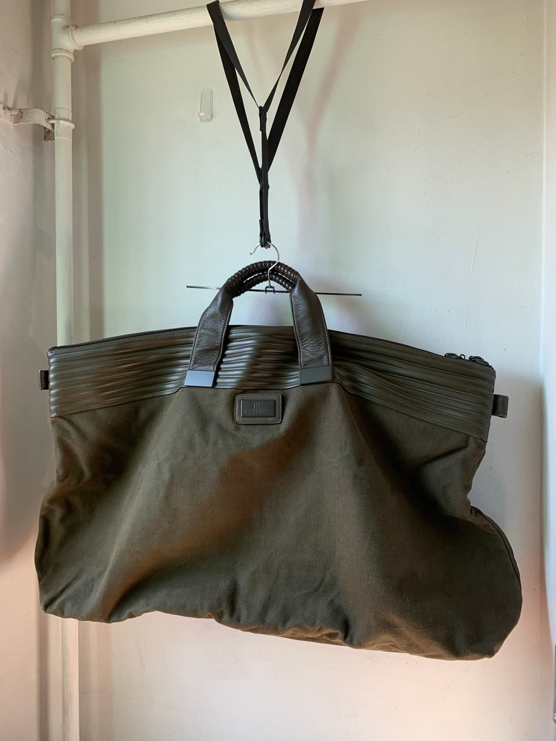 issey miyake 릿지 토트백 카키 상품이미지1