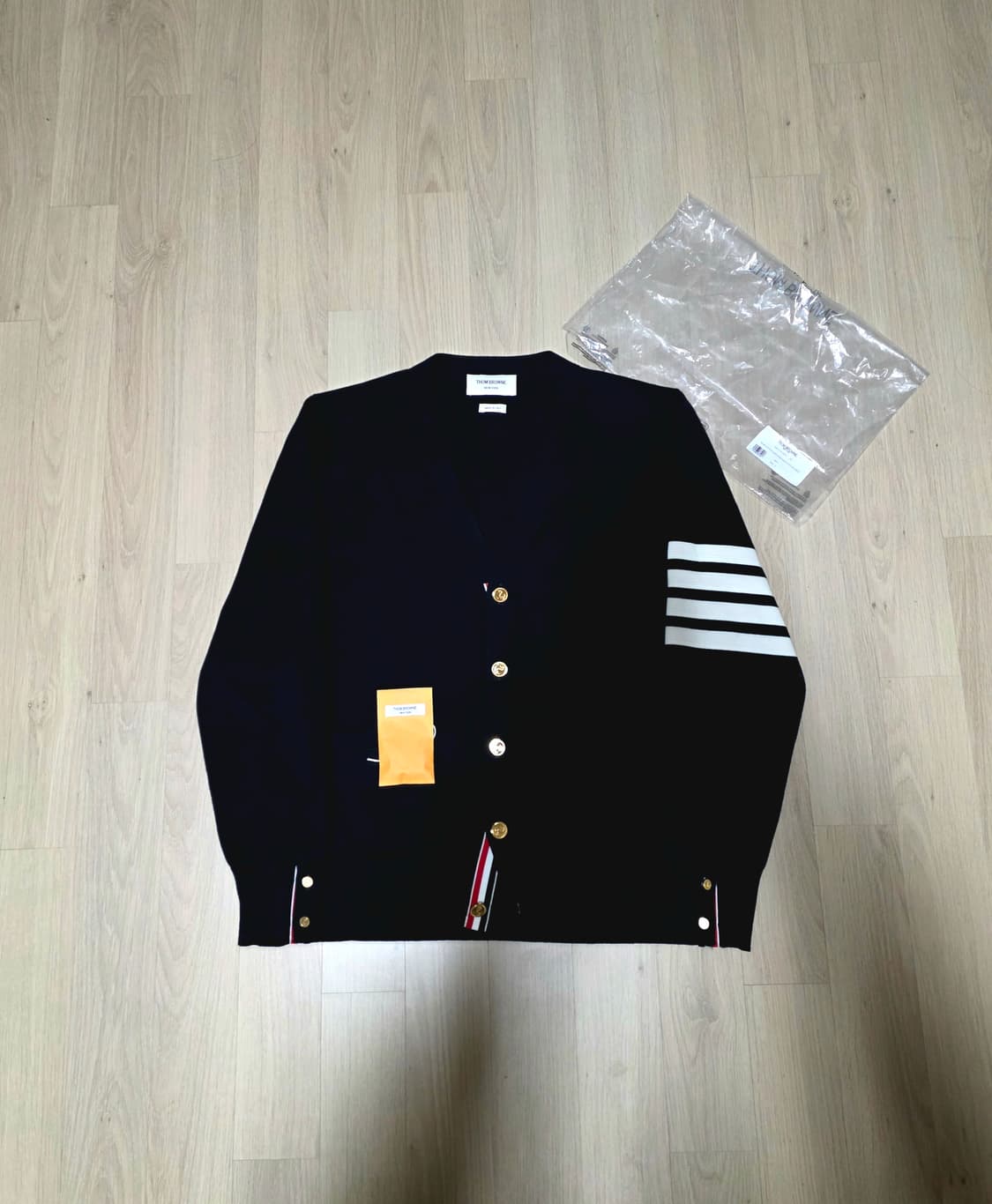 [3,새상품급]25ss 톰브라운 밀라노스티치 금장가디건 상품이미지1