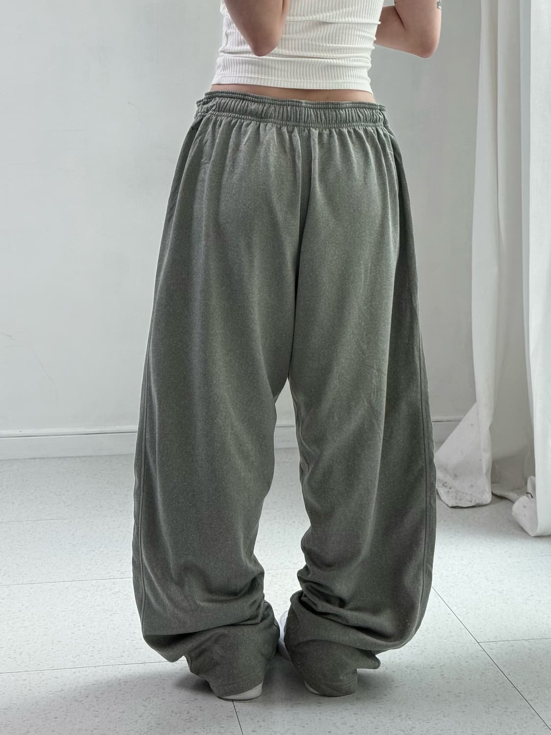 나이키 차콜 그레이 트랙팬츠 상품이미지4