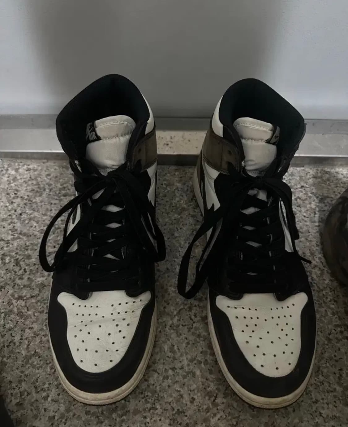 [275] 나이키 에어 조던 1 OG 하이 다크 모카 상품이미지1