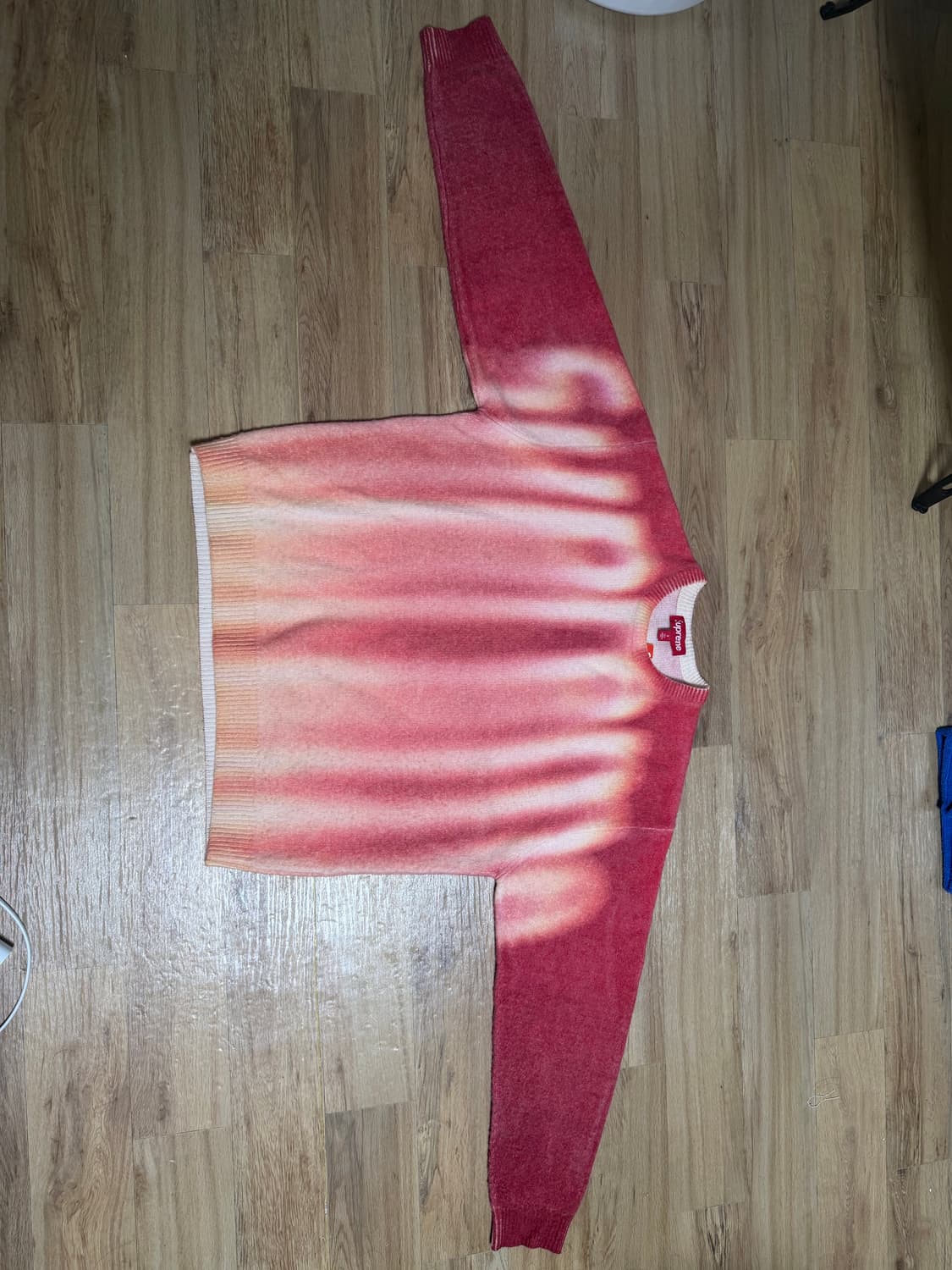 슈프림 블러 로고 스웨터 레드 23FW s사이즈 상품이미지3