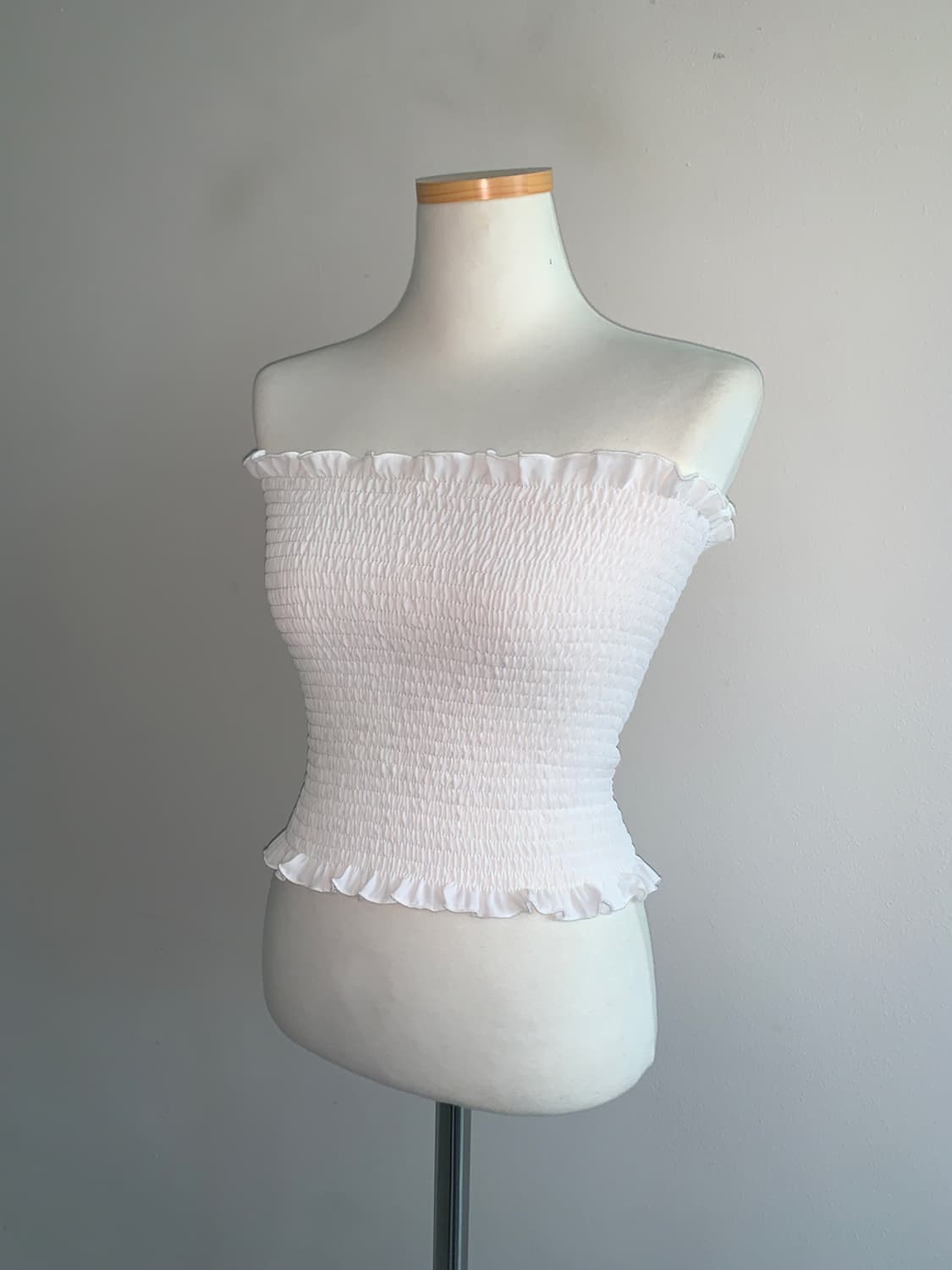Smocked sleeveless top(white) 상품이미지2