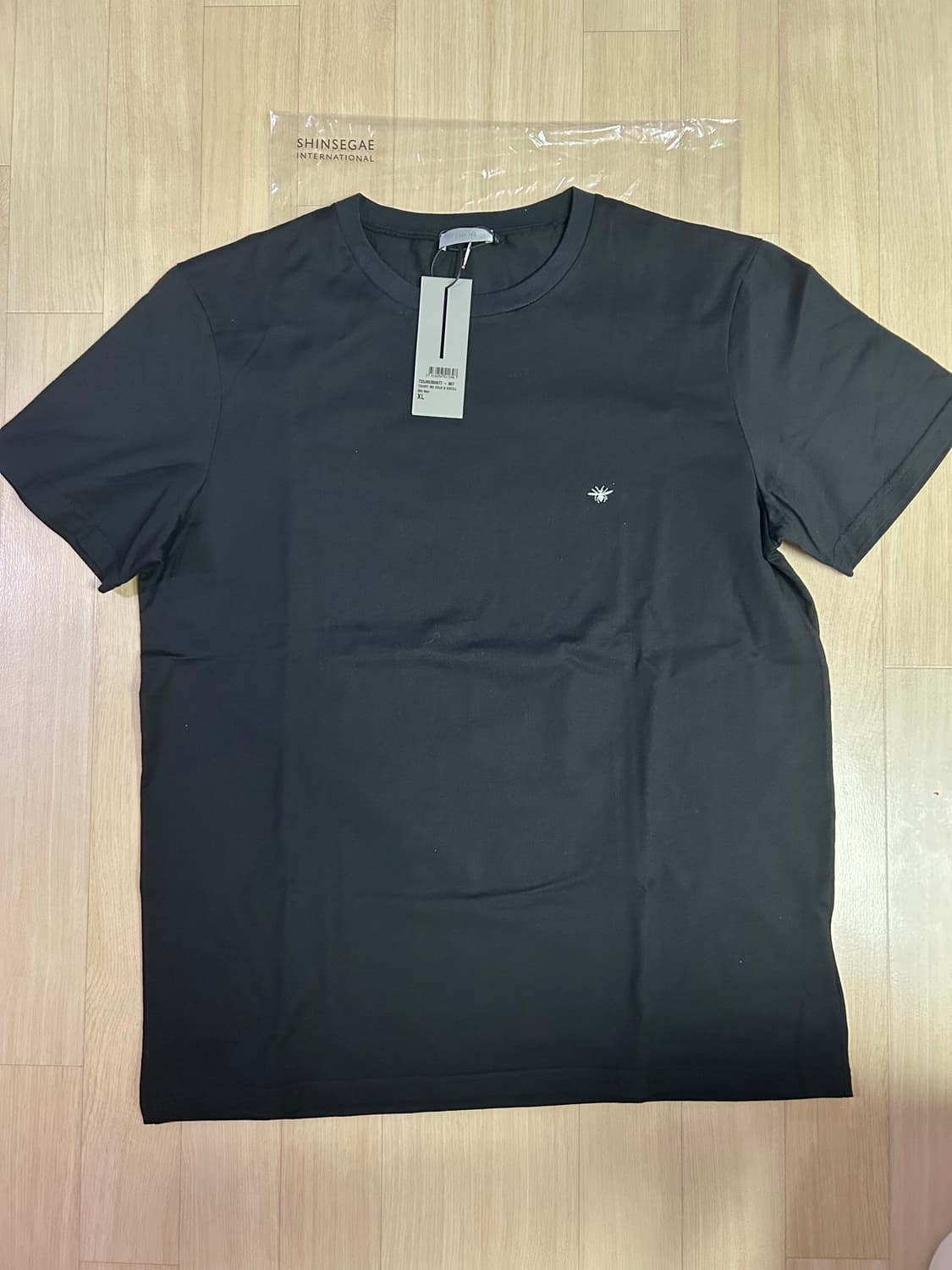 디올 꿀벌 자수 블랙 티셔츠 상품이미지4