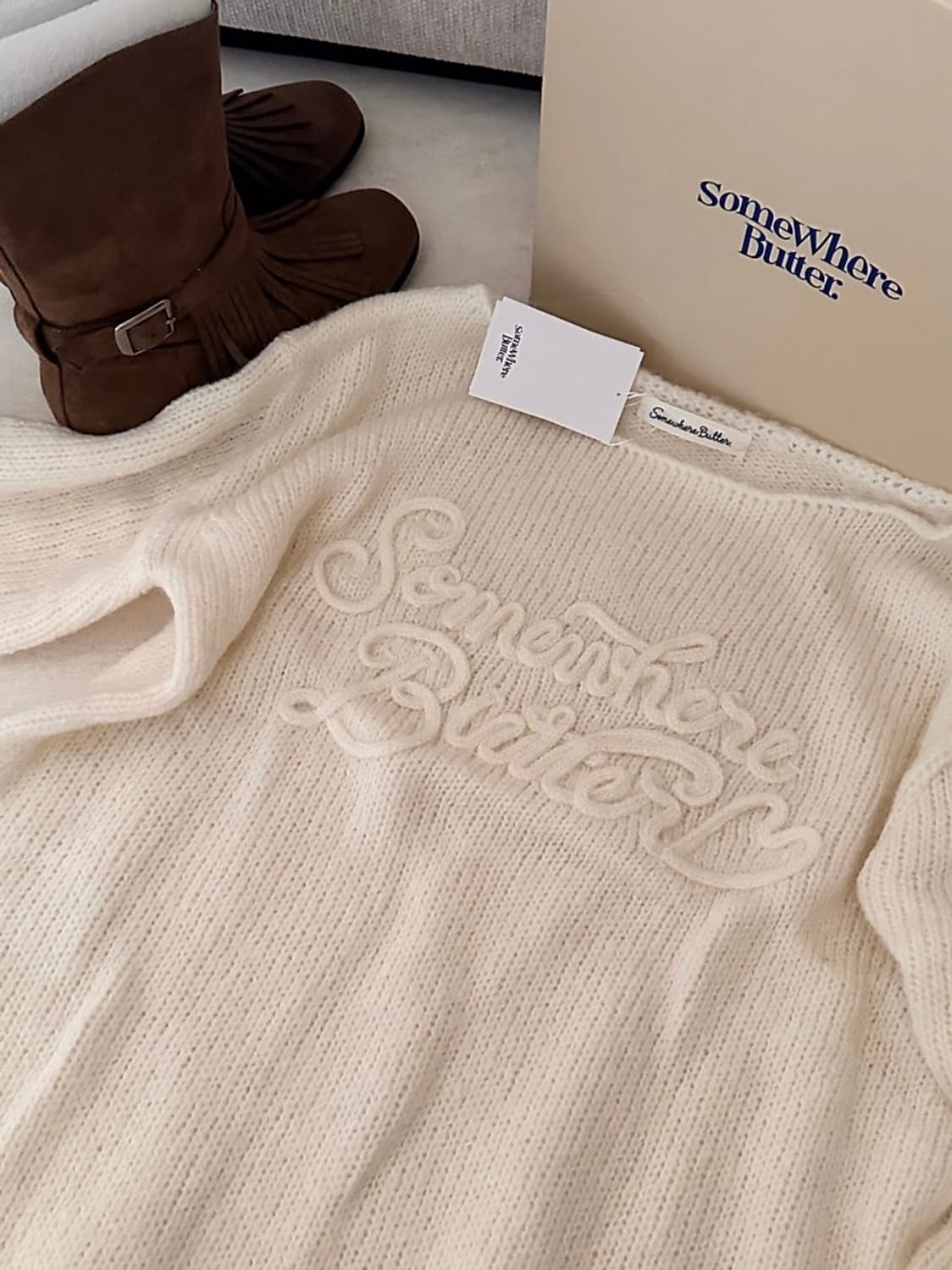 썸웨어버터 레터 모헤어 롱슬리브 니트 오프숄더 상품이미지1