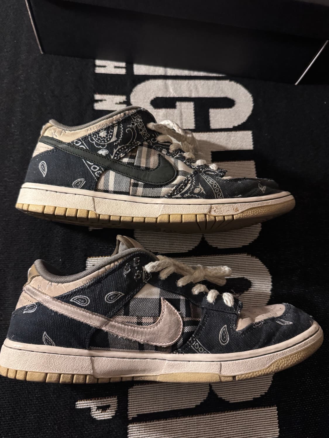 나이키 트래비스 스캇 SB 덩크 로우 상품이미지4