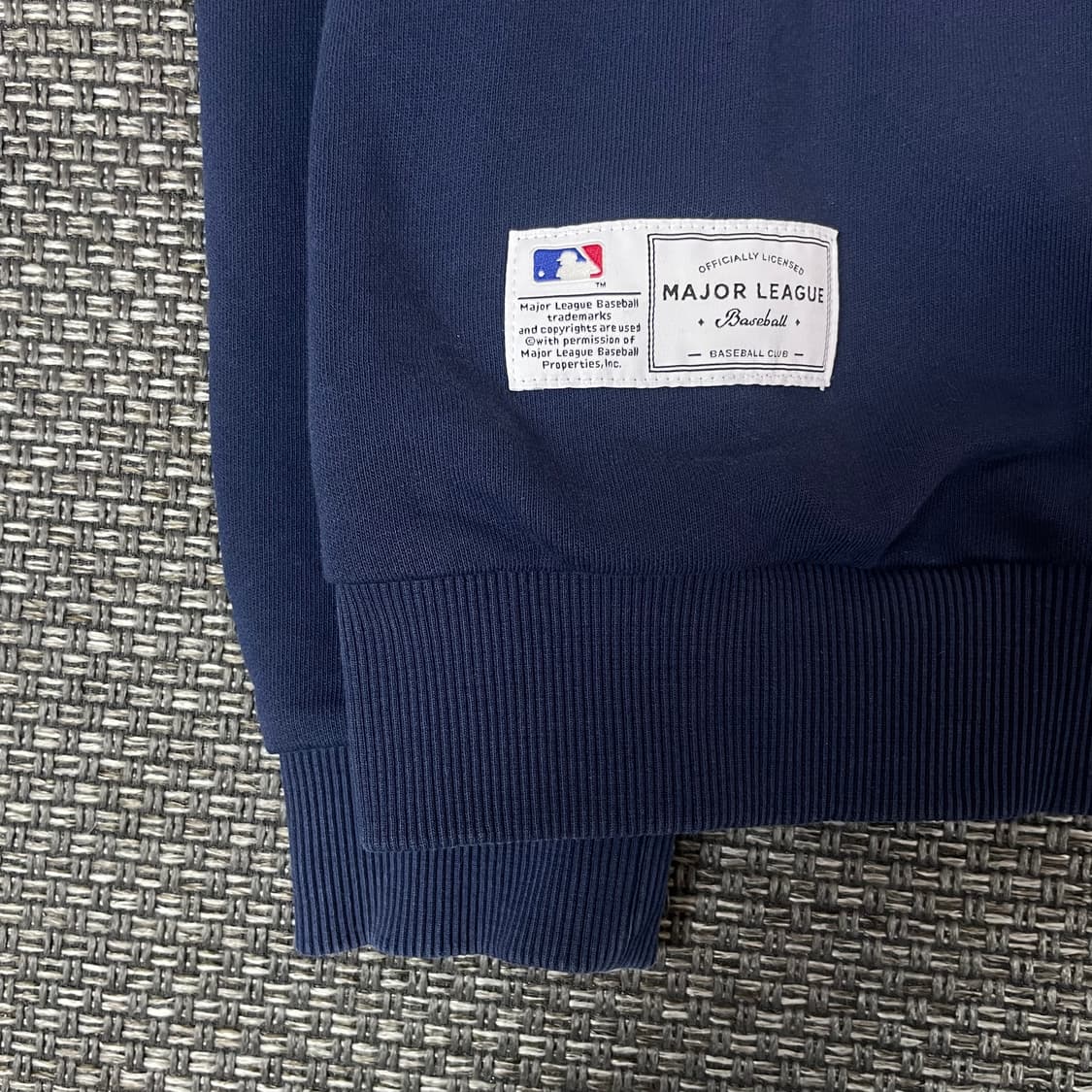 MLB 뉴에라 오버핏 뉴욕 양키스 엠블럼 맨투맨 90 상품이미지4