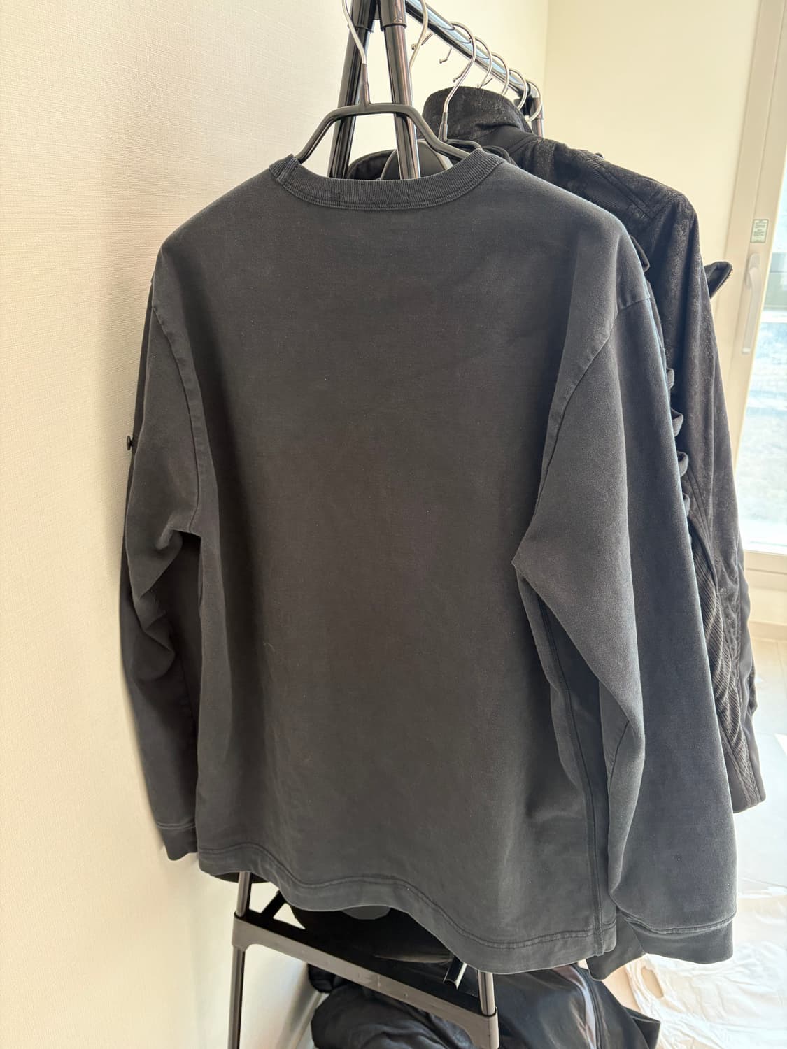 스톤아일랜드 블랙 롱슬리브 맨투맨 상품이미지2