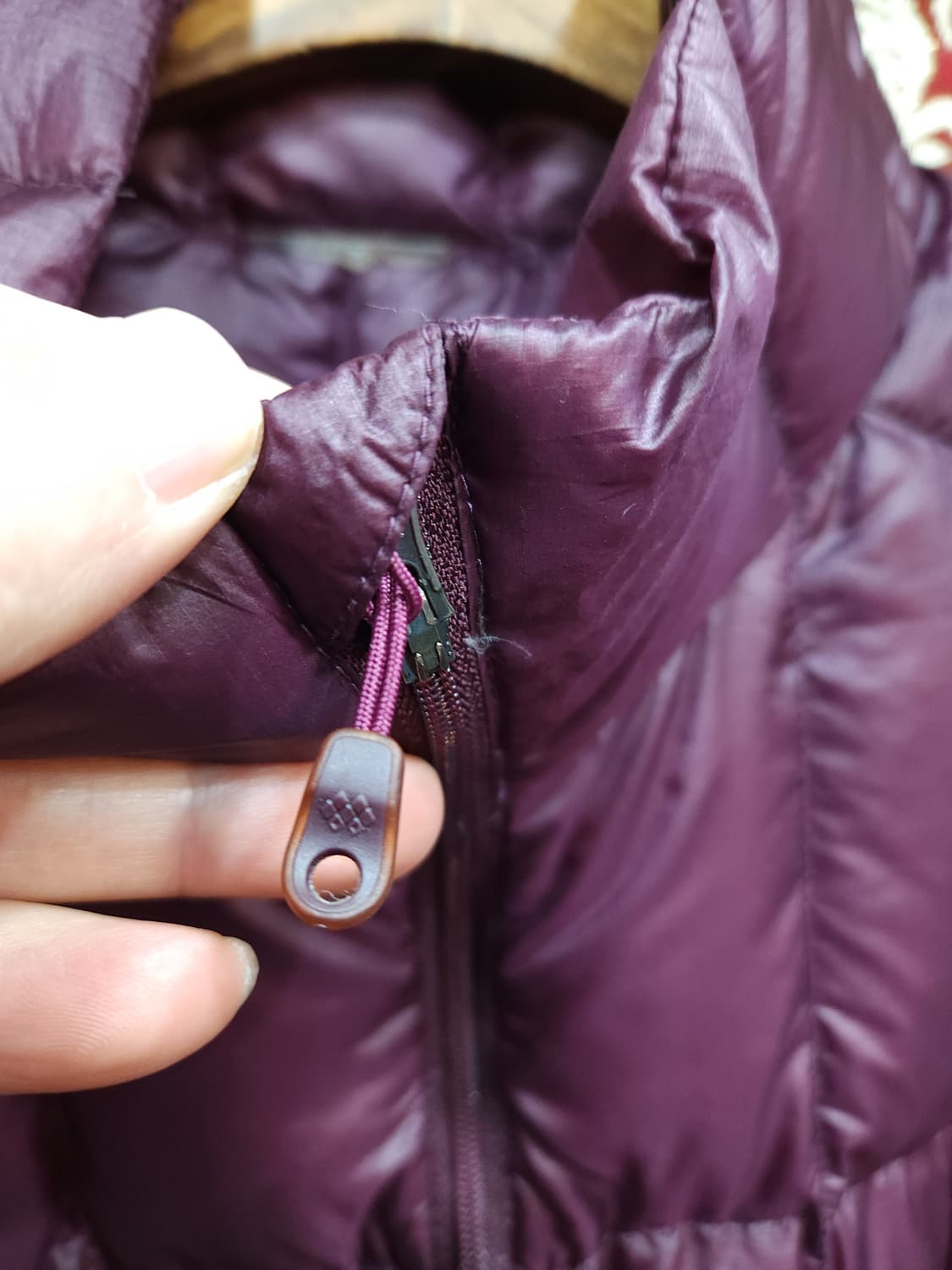 몽벨 1000필 구스 경량 패딩 점퍼
​
 상품이미지5