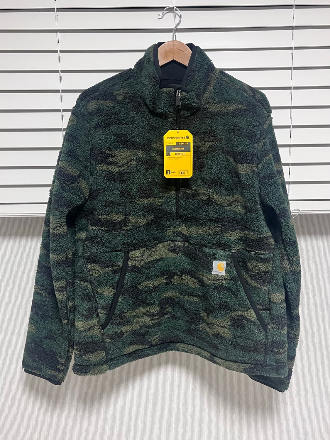 칼하트 106443 후리스 풀오버 블랙/카모 M사이즈 상품이미지3