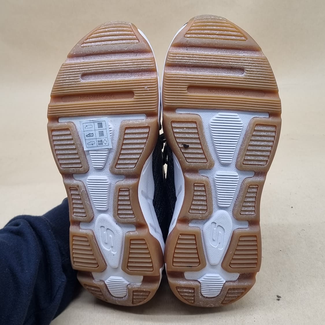 스케쳐스 메모리폼 운동화 225 상품이미지3