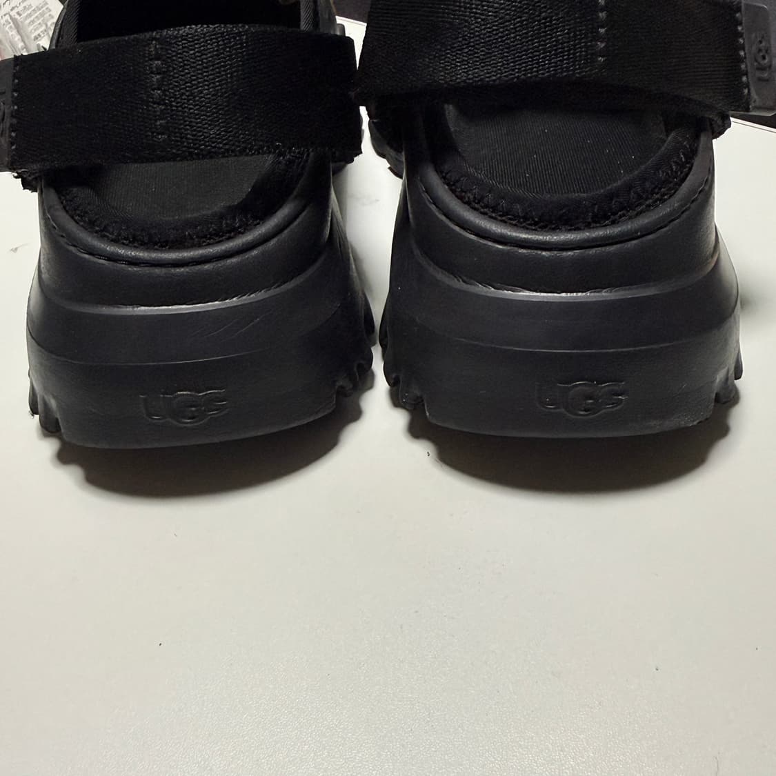 어그 피크모드 메쉬 샌들 240 상품이미지3