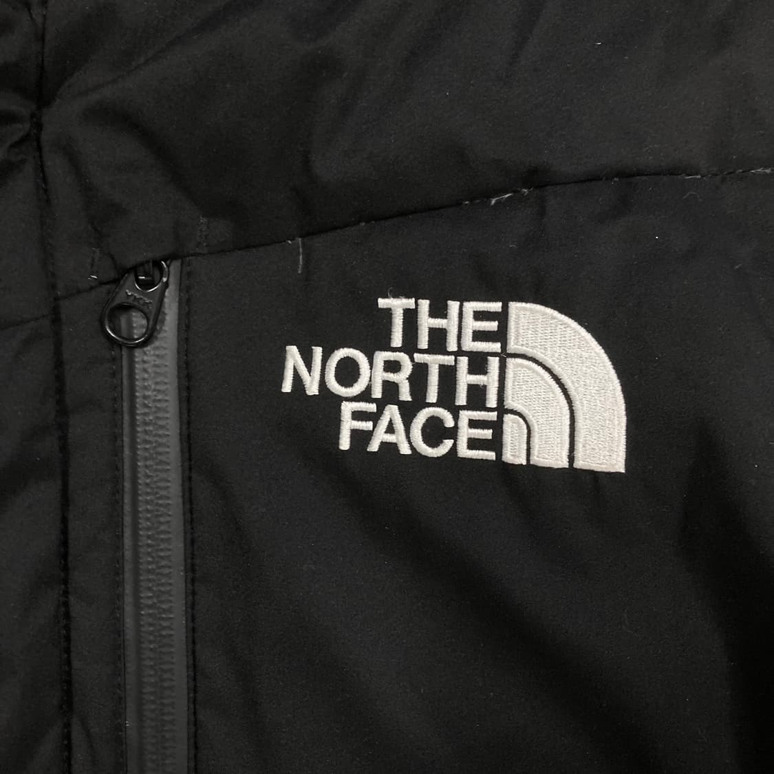 노스페이스 블랙 컬러 스몰 로고 롱패딩 상품이미지3