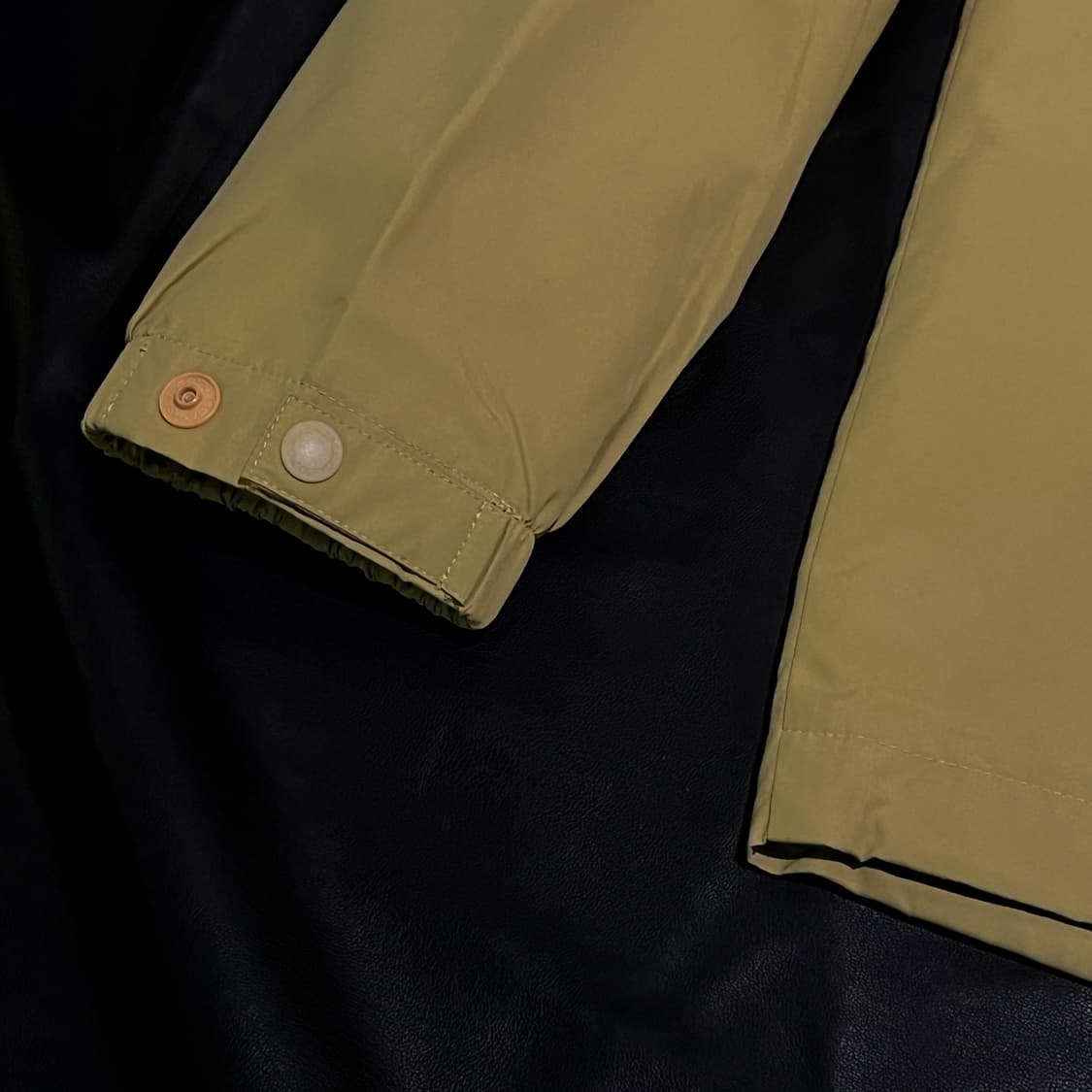 발렌시아가 나일론 베이지 맨투맨 상품이미지4