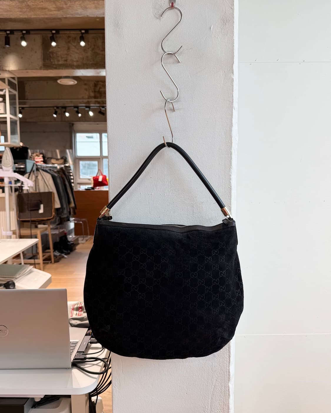 구찌 블랙 GG 스웨이드 호보백  상품이미지5