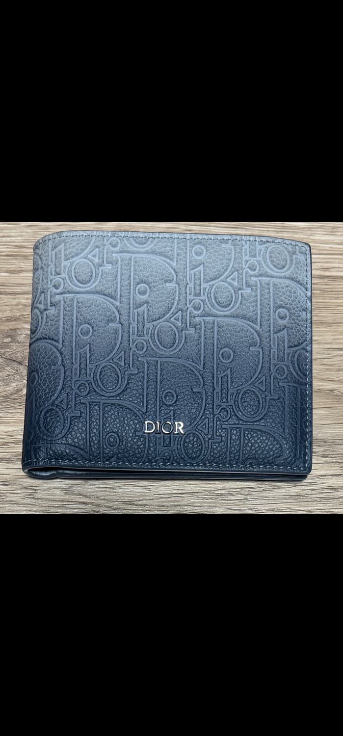 디올 한정판 지갑 판매합니다 상품이미지1