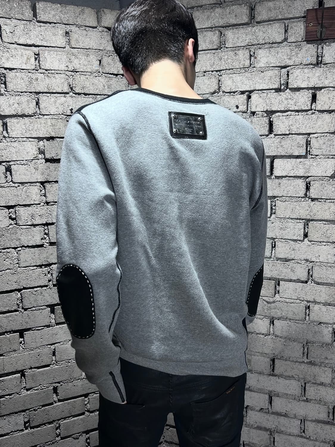 돌체앤가바나 빅 플레이트 엘보우 패치 롱 슬리브 상품이미지1