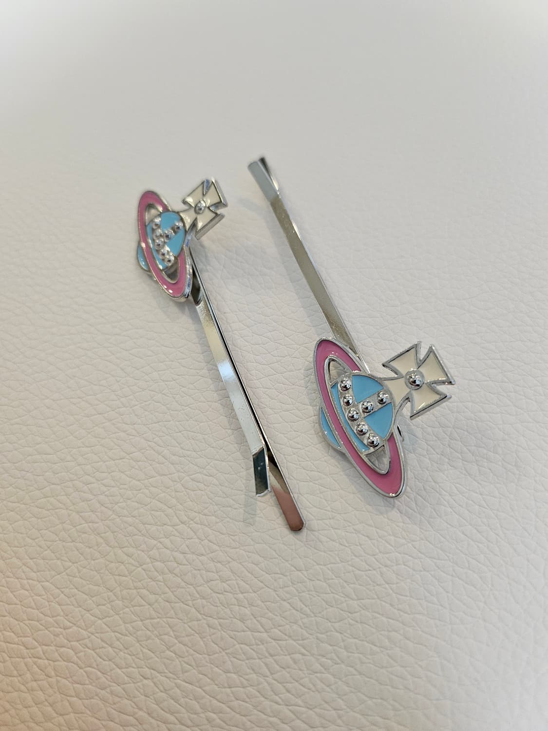 비비안웨스트우드 업사이클링 핑크 헤어핀 세트 상품이미지2