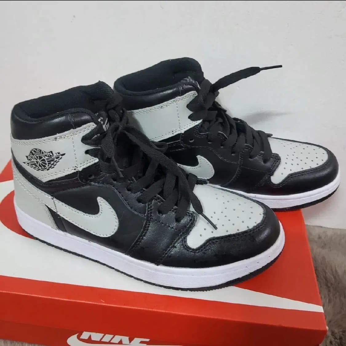 나이키 에어 조던 1 미드 하이  235 1번신음 거의 새신발 상품이미지2