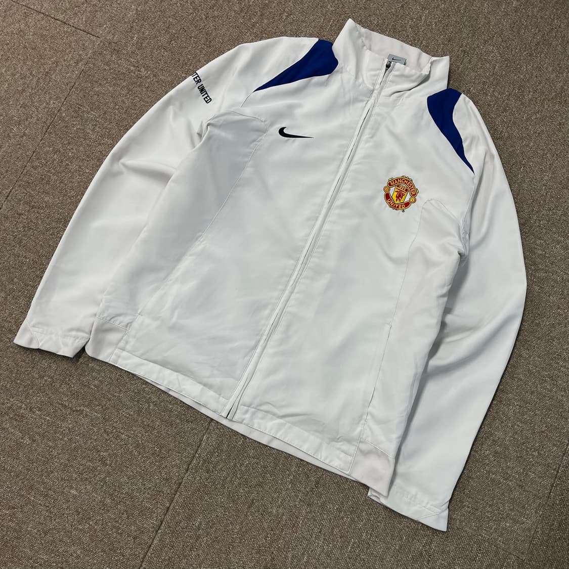  나이키 맨유 바람막이 상품이미지1